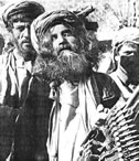 Taliban mit automaatsche Waffen